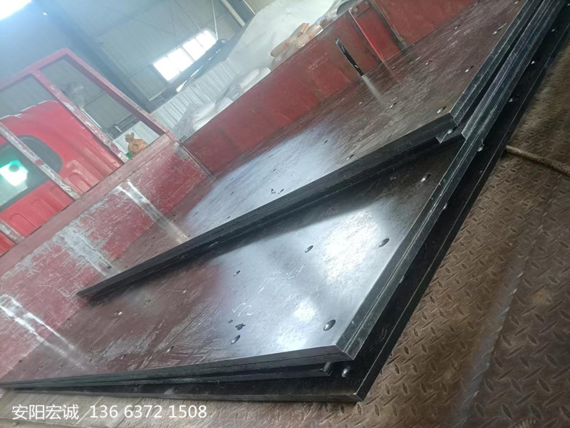 安陽宏誠:“滑溜溜”自卸車車底滑板